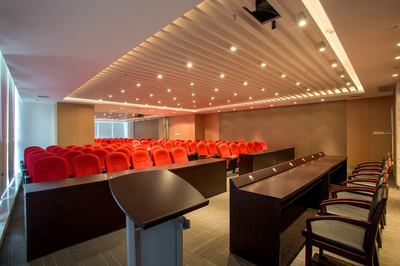 北上广容不下肉身，三四线装不下灵魂 会务服务的双城记